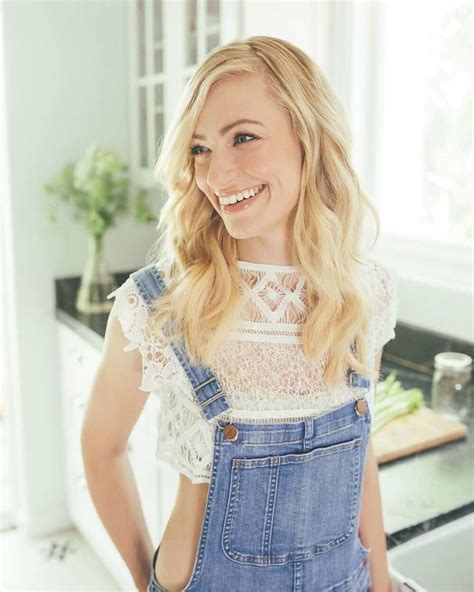 beth behrs height|Beth Behrs: Bio, Height, Weight, Age, Measurements